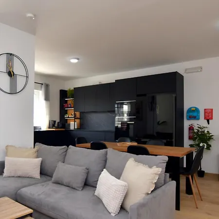 Spacious 3Br Penthouse With Large Front Terrace - Stone Bbq & Sun Loungers Xaghra Exterior photo