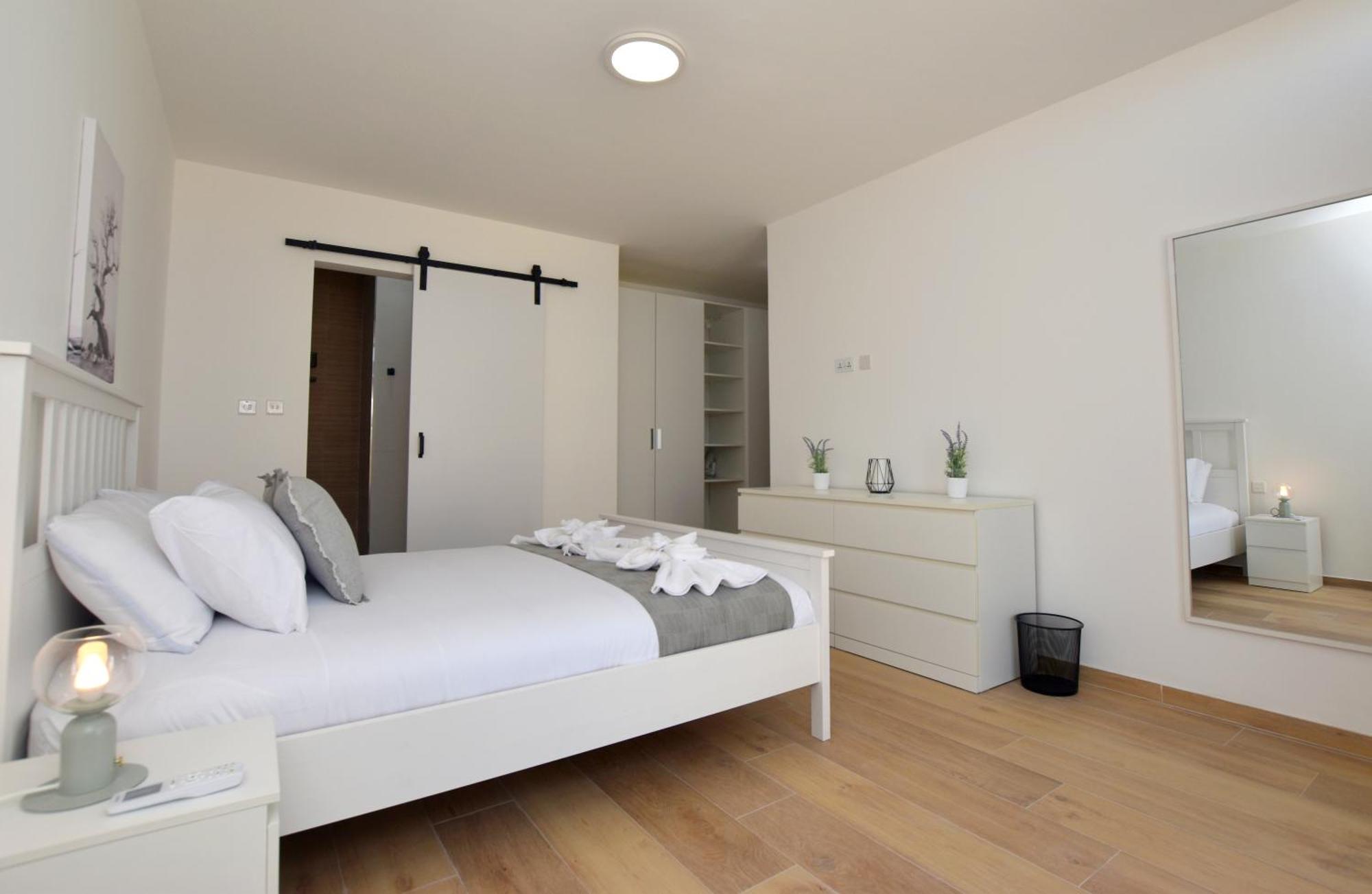 شقة Spacious 3br Penthouse With Large Front Terrace - Stone Bbq & Sun Loungers