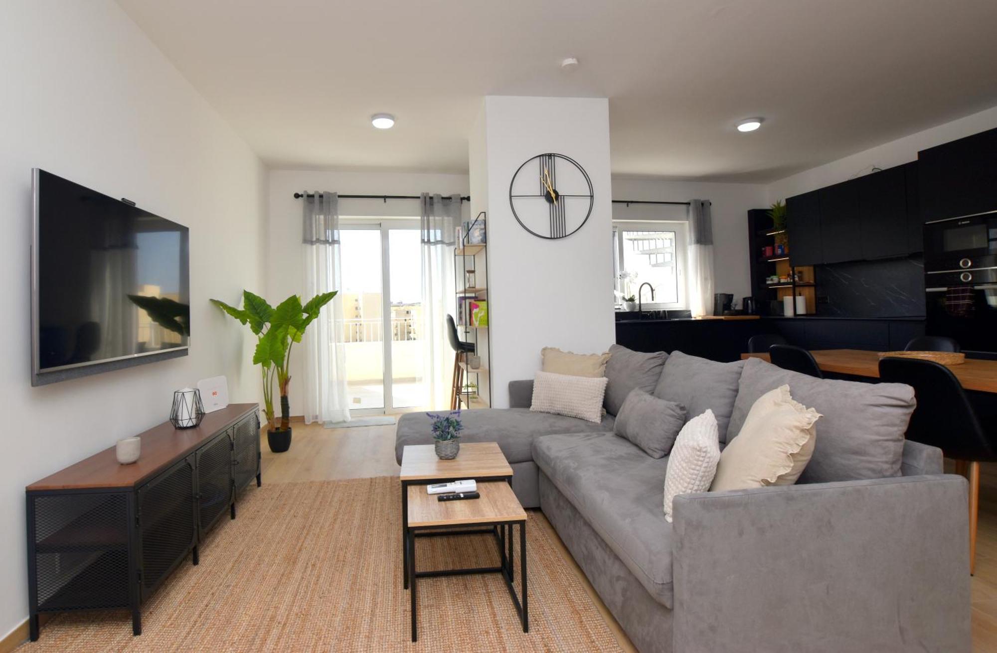 Apartment Spacious 3br Penthouse With Large Front Terrace - Stone Bbq & Sun Loungers Xaghra