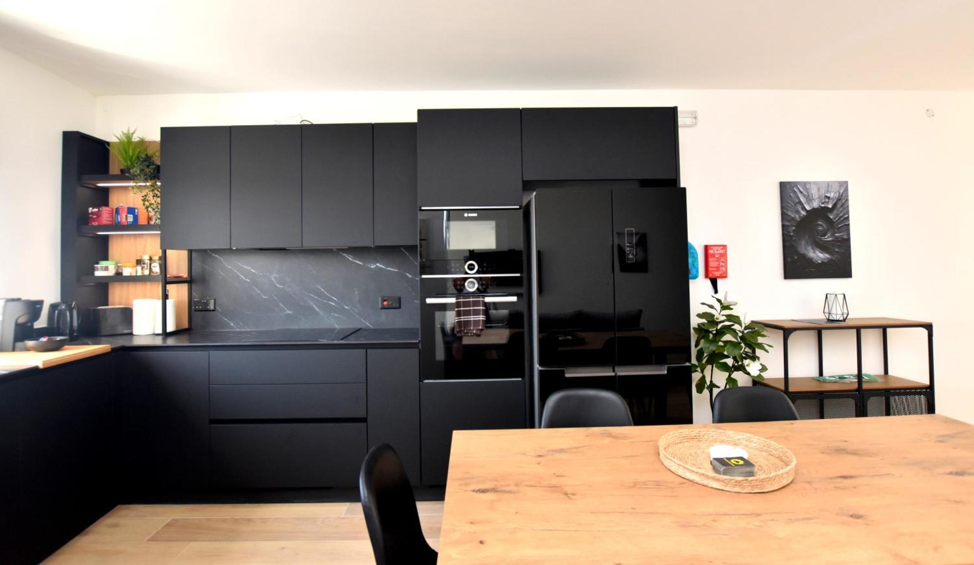 Apartment Spacious 3br Penthouse With Large Front Terrace - Stone Bbq & Sun Loungers *